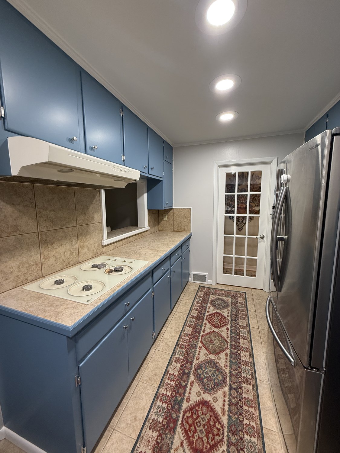 Luxury kitchen cabinet refinishing by Carlson Painting Co. featuring a smooth, factory-grade Hollywood Finish and precision hardware installation. Luxury kitchen cabinet refinishing by Carlson Painting Co. featuring a smooth, factory-grade Hollywood Finish and precision hardware installation.